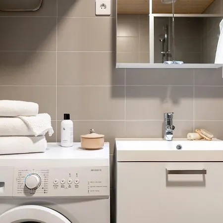 Apartment Roost Logomo